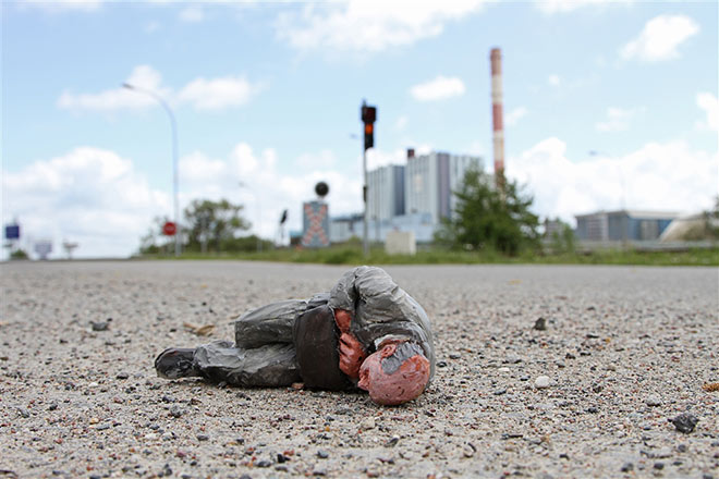 Isaac Cordal – Cement Eclipses