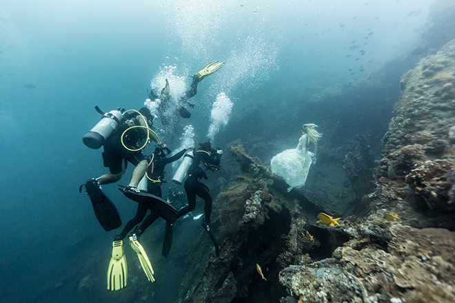Benjamin Von Wong - Shooting underwater Benjamin Von Wong - Shooting underwater