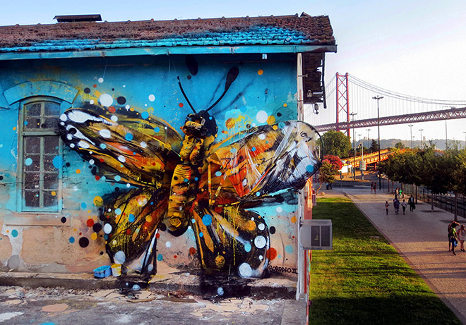 Butterfly, Street Art con materiali di recupero