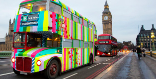 Knitted London bus double-decker - 7up Campaign