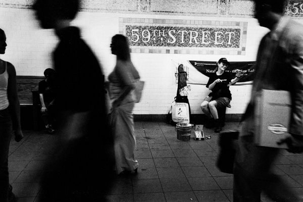 Natalia Paruz, Saw Lady, 59th Street, July, 2005. Photographer: Oscar Durand