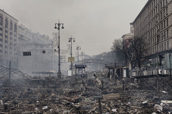 JÉRÔME SESSINI - Final fight for Maidan - World Press Photo of the year 2014