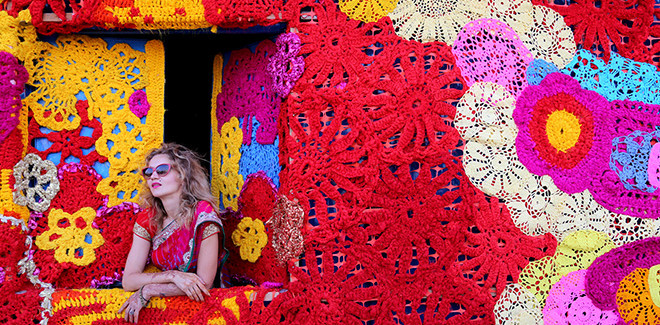 Olek – India yarn bombing