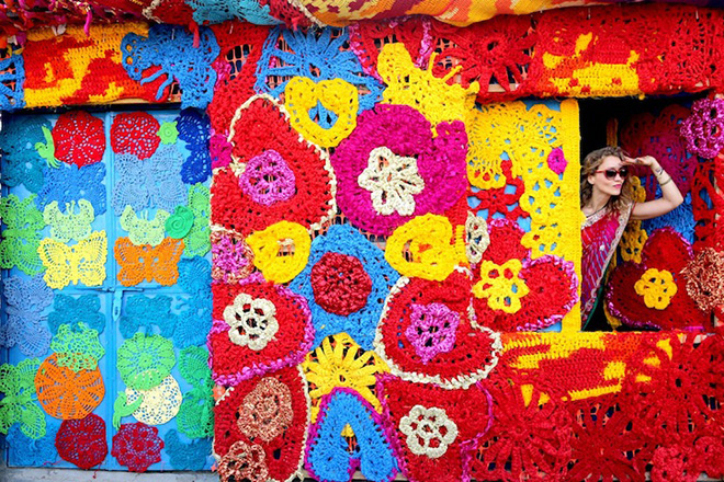 Olek - India yarn bombing
