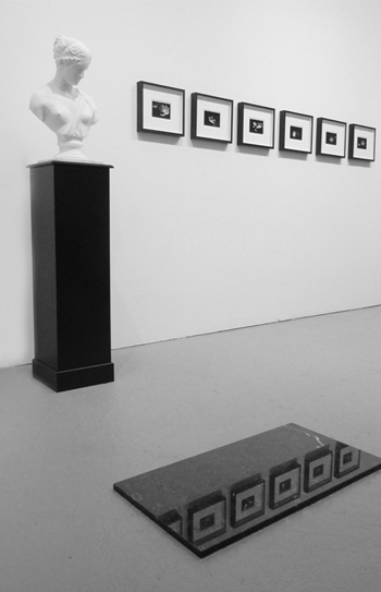 Corpicrudi, Sinfonia in Nero (2014) - Veduta dell’installazione: scultura in gesso e cera, marmo, serie fotografica - Credits: Corpicrudi, Courtesy: Traffic Gallery (BG)