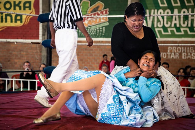 © Riccardo Bononi / IRFOSS, Italy, Winner, Sport, Professional Competition, Las Valkyrias de Bolivia - 2015 Sony World Photography Awards © Riccardo Bononi / IRFOSS, Italy, Winner, Sport, Professional Competition, Las Valkyrias de Bolivia - 2015 Sony World Photography Awards