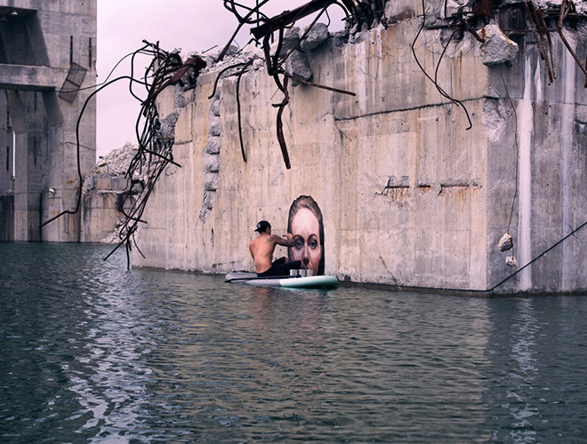 Hula - Street art a pelo d'acqua