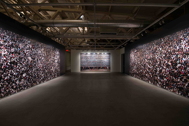 Rashid Rana - CROWD Series 1, 2013 e Language V, 2011-2012 - Installation View at Pier 24