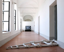 Rocco Dubbini - La prospettiva del tempo visivo nello spazio convenzionale Ricostruzione ossea in marmo ceramico, 120 x 600 x 30cm, 2004