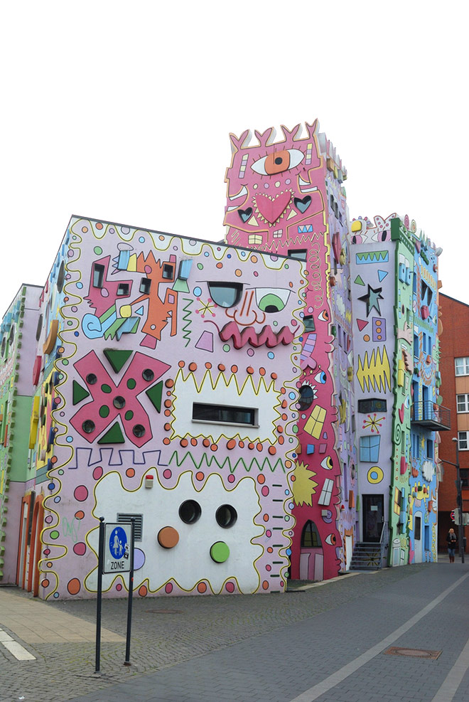 James Rizzi - Happy House. photo credit: Ting Chen, Flickr user