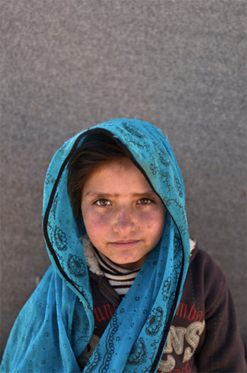 Muhammed Muheisen / AP Photo - Sajjida al-Hassan, 8 anni, viene da Hama, Siria. La foto è stata scattata il 14 marzo in un campo profughi vicino al confine siriano nella periferia di Mafraq, Giordania. Muhammed Muheisen / AP Photo - Sajjida al-Hassan, 8 anni, viene da Hama, Siria. La foto è stata scattata il 14 marzo in un campo profughi vicino al confine siriano nella periferia di Mafraq, Giordania.