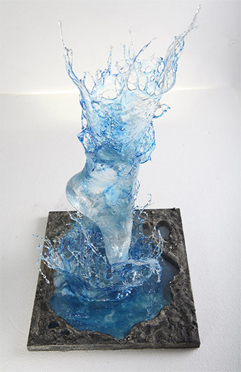 Annalù (Annaluigia Boeretto) - Liquidity: Un salto nel blu, 2012. Resina, inchiostro, cm 30 x 30 x 55