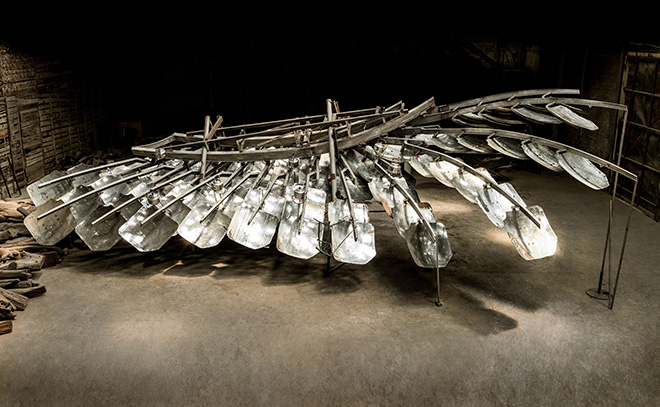 Ai Weiwei - Refraction (Rifrazione), 2014. Cucine solari, bollitori, acciaio, cm 222,5 x 1256,5 x 510,6. Courtesy of Ai Weiwei Studio