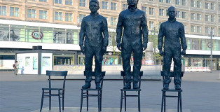 Davide Dormino - Anything to say? A monument to courage, Berlin, Alexanderplatz May 1st, 2015