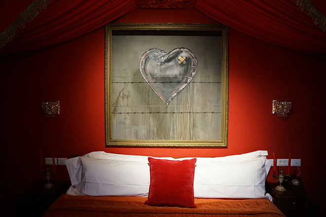Banksy - The Walled of Hotel, Betlemme