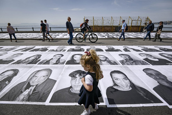 JR - L'Inside Out project fa tappa a Napoli. photo credit: Riccardo Siano JR - L'Inside Out project fa tappa a Napoli. photo credit: Riccardo Siano