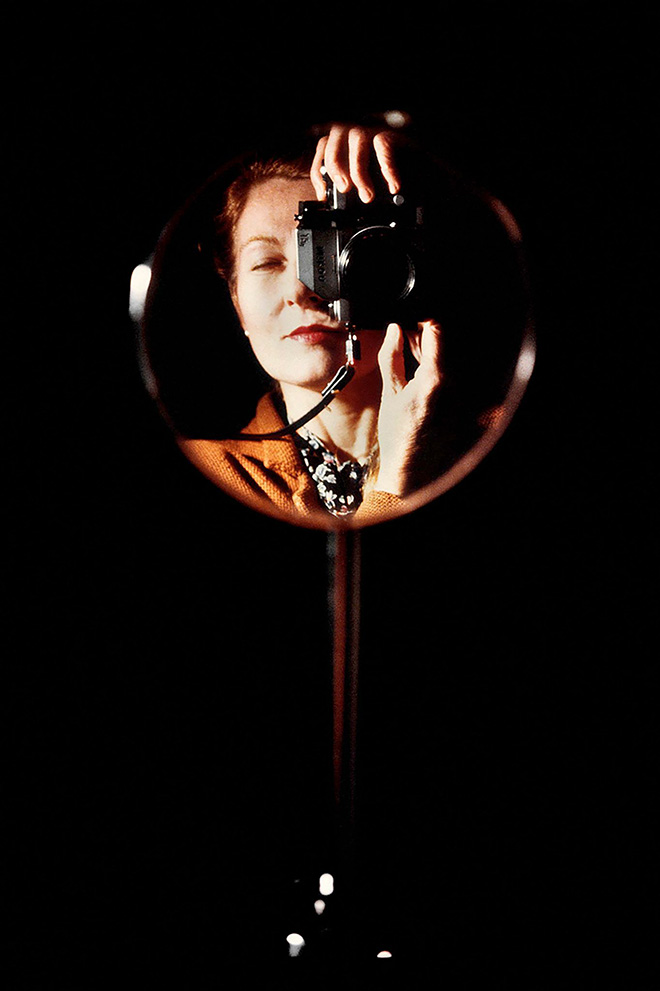 Maria Mulas - Autoritratto allo specchio, 1981