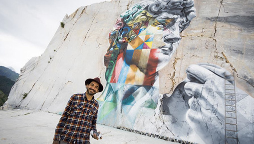 Eduardo Kobra - Il David multicolor nella cava di marmo Eduardo Kobra - Il David multicolor nella cava di marmo