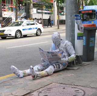 Mark Jenkins - Seoul, Korea, 2010 Mark Jenkins e Rero – Rules of Engagement