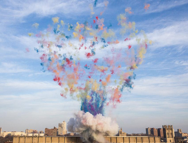 Cai Guo-Qiang, Color Mushroom Cloud, 2017. Realized above the former CP-1 site, University of Chicago, December 2, 3:25pm CST. Color comets and PixelBurst™ Aerial shells, 75 meters tall. Commissioned by UChicago Arts and the Smart Museum of Art. Photo by Zoheyr Doctor and Reed Essick, courtesy Cai Studio.