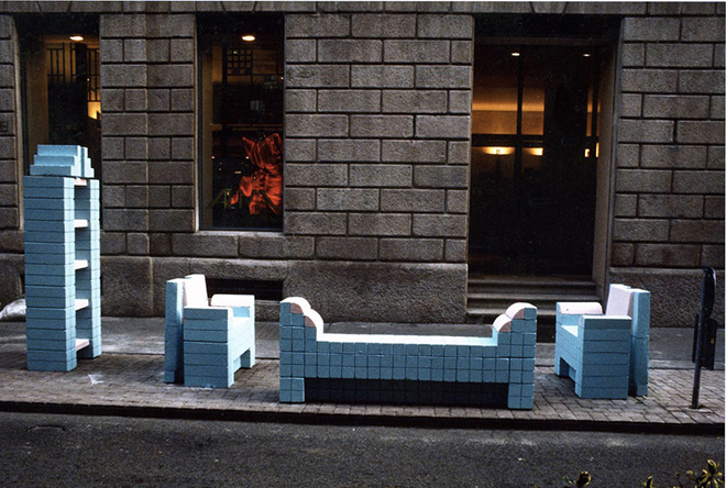 Ugo la Pietra - Soggiorno urbano, Milano, 1989 (installazione, fotografia)