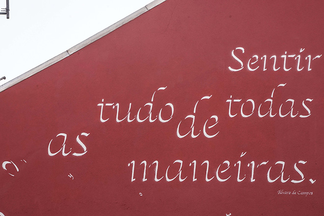 Opiemme - A Fernando Pessoa e Josè Saramago, 2018. Rua do Patrocinio 110, quartiere Campo De Ourique, Lisbona. photo credit: José Frade.