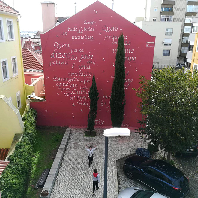 Opiemme - A Fernando Pessoa e Josè Saramago, 2018. Rua do Patrocinio 110, quartiere Campo De Ourique, Lisbona.