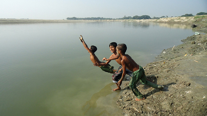Issharganj, Bangladesh. Fardin Oyan (age 16), USA. Winner, Young TPOTY 15-18, 2018. (While resting at this remote village, I met with these children who took me to the bank of the river to take their photos. I took this photo right at the moment when they jumped into the river). (Photo: Fardin Oyan/www.tpoty.com)
