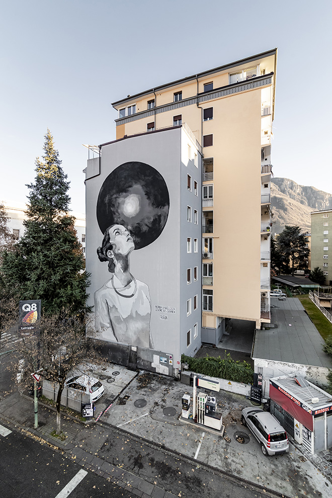 Egeon - Ricorda la Bellezza (Gedenke des Schönen), murale a Bolzano, Vernice su muro 20m x 10m, via Roen, Bolzano. photo credit: Tiberio Sorvillo