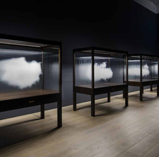 Leandro Erlich - Clouds, 2016. Mori Art Museum, Tokyo, Japan, 2017. Photo: Hasegawa Kenta, courtesy: Mori Art Museum. Leandro Erlich – Collection de Nuages
