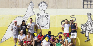 Guerrilla Spam - «MANI IN ALTO!», Secondo murales, Progetto di arte urbana Casa Circondariale di Larino (CB), 2018. Guerrilla Spam – «MANI IN ALTO!»