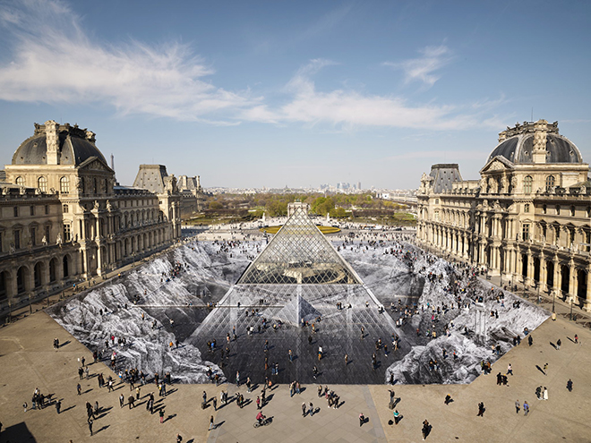 JR – Louvre: Il segreto della grande piramide