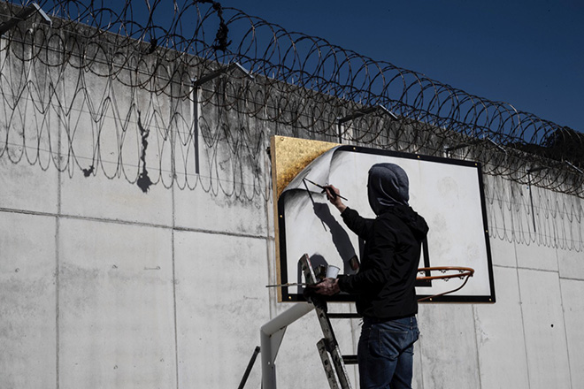 Pejac - Hidden Value, Gold Mine, street art nella prigione El Dueso, Santander, 2019