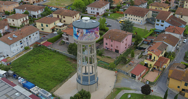 Refreshink, murale su torre dell’acqua (dettaglio), Montopoli (Pisa), Rainbow 2019. Ph.: Claudio Bellosta Studio