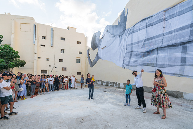 JR - GIANTS peeking at the city, Havana, Cuba, 2019. Ph. Nestor Kim. Courtesy: the artist and GALLERIA CONTINUA, San Gimignano / Beijing / Les Moulins / Habana