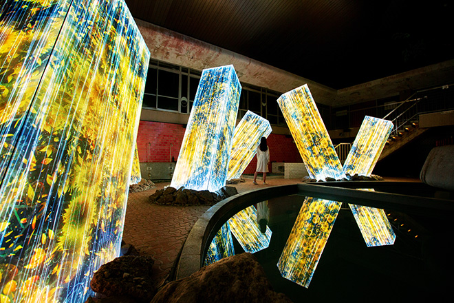 teamLab – Megaliths in the Bath House Ruins