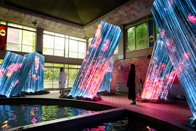 teamLab - Megaliths in the Bath House Ruins