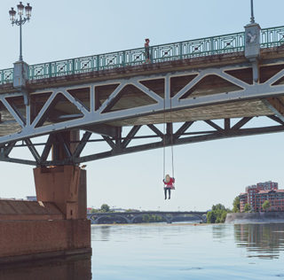 Mark Jenkins - Tolosa: installazioni al ROSE BÉTON. Photo credit: Benjamin Roudet Mark Jenkins – Installazioni al ROSE BÉTON