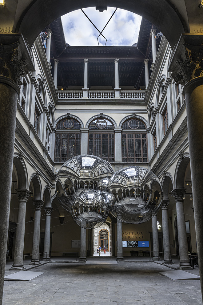 Tomás Saraceno. Aria - Installation view, Palazzo Strozzi, Firenze. Photography ®Ela Bialkowska, OKNO Studio