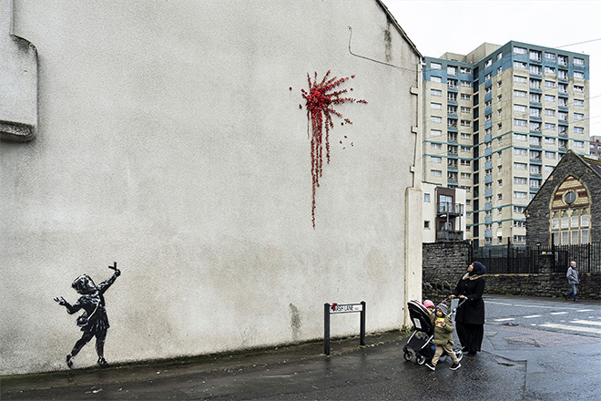 L’amore ai tempi di Banksy: il nuovo murale a Bristol
