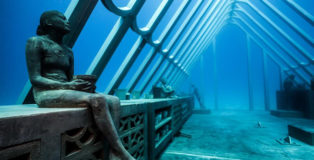 The Coral Greenhouse, MOUA, Great Barrier Reef, Australia. Jason Decaires Taylor - MOUA (Museum of Underwater Art)