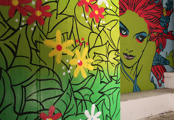Solo e Diamond, Listen to me Ivy 2021, murale, Via Dina Galli 8, Roma, dettaglio con fiori e Poison Yvy, progetto Another World. photo credit: LAP.