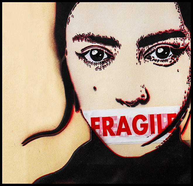 Street art contro la solitudine: la mostra diffusa di Ache 77 per Voce Amica Firenze