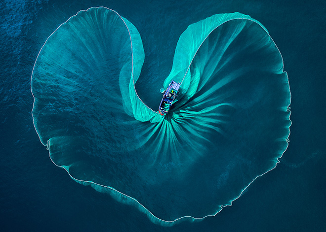© Phuoc Hoai Nguyen (Vietnam) / Merit gallery winners All About Photo Awards 2021. Image: Heart of the sea.