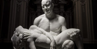 JAGO - Pietà, installazione presso la Basilica di Santa Maria in Montesanto, Roma