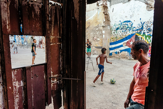 Piotr Trybalski - Street Game, Havana, Cuba, Siena International Photo Awards 2021