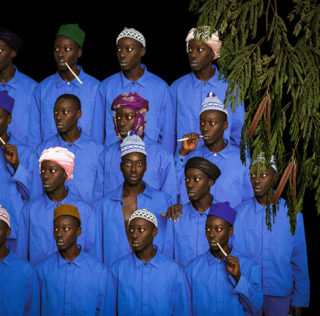 Les cheminots du Dakar-Niger, 1938 et 1947, 2016 © Omar Victor Diop - Courtesy Galerie MAGNIN-A, Paris OMAR VICTOR DIOP – La prima monografia dedicata al fotografo senegalese