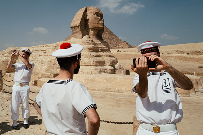 Jonathan Jasberg (United States) - Sailors and the Sphinx. Series: Cairo: A Beautiful Thing Is Never Perfect. Merit Gallery: AAP Magazine #22: Streets.