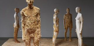 Aron Demetz - Memoridermata, 780x390x240 cm., 2014 Aron Demetz – Autarkeia II. Il richiamo della materia
