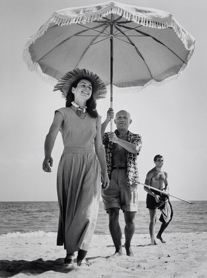 Pablo Picasso with Françoise Gilot and his nephew Javier Vilato. Golfe-Juan, France, August, 1948, ©Robert Capa ©International Center of Photography / Magnum Photos